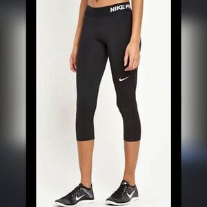 Nike cropped Leggings Waditband Logo Sz Xs